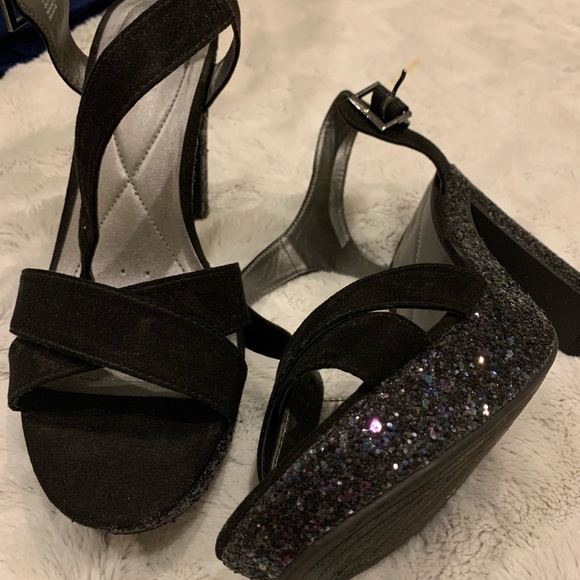Black sparkly open toed heels. Sz 8.5 - Picture 9 of 11